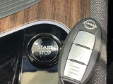 【インテリジェントキー】カバンやポケットに入れたままでもドアの施錠・解錠が可能なスマートキーを装備。エンジンのオン・オフ時もカギを取り出す必要が無いからとっても便利です♪