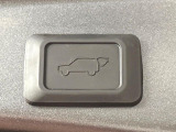 【パワーバックドア】スマートキーや運転席のボタンを押すだけでリアゲートが自動で開閉します!荷物を持っている時や、高い位置にあるバックドアを閉める際に便利な機能です♪