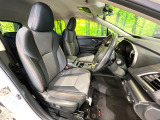 運転席まわりには十分なスペースがあり、大柄な方でもゆったり運転していただける環境です。