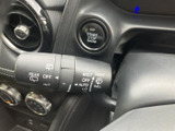 前後のワイパーに関する表示がまとまり、操作内容を確認しやすいレバーです。運転席から手元で扱える位置にあり、雨天時など日常のさまざまな場面で役立ちます。