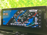 周辺の道路や施設名が画面に表示され、目的地までのルート確認に活用できます。地図を見ながら行き先を把握しやすく、初めて訪れる場所へのお出かけにも頼れる装備です。