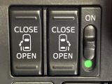【両側パワースライドドア】スマートキーや運転席のスイッチで後席両側スライドドアの開閉が可能♪電動だから力を入れてドアを開ける必要が無く、小さなお子様でも簡単に開け閉めでき快適です♪