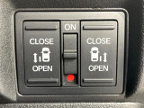 【両側パワースライドドア】スマートキーや運転席のスイッチで後席両側スライドドアの開閉が可能♪電動だから力を入れてドアを開ける必要が無く、小さなお子様でも簡単に開け閉めでき快適です♪