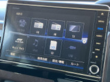 FM・AMやテレビ、USBなど、選べる音源が画面にまとまって表示されています。使いたい項目を確認しやすく、気分や同乗者の好みに合わせて楽しめます。