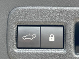 【パワーバックドア】スマートキーや運転席のボタンを押すだけでリアゲートが自動で開閉します!荷物を持っている時や、高い位置にあるバックドアを閉める際に便利な機能です♪