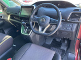 【運転席】座り心地が良いシートなので長時間の運転でも快適にお過ごしいただけます。新品のフロアマットのご注文も可能です。掲載箇所以外にご希望の写真がございましたらお気軽にお問い合わせ下さい。