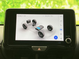 画面からナビゲーションや各種メニューにアクセスでき、必要な情報を確認しやすい構成です。毎日の移動をサポートする装備として、操作の見通しにも配慮されています。