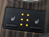 シートヒーターを装備しています!高級車ならではの装備です!シートが暖まりますので、寒い冬場も快適にご乗車頂けます!腰にも優しい!お子様や女性にも嬉しい装備ですね!!