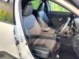 運転席シート廻りは使用感も少なく、良好な状態となっています。前オーナー様が丁寧に使っていたことがよくわかりますね。