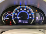 速度や燃料残量などの情報がメーター内にまとまり、運転中に必要な表示を確認しやすい配置です。明るく見やすい表示で、走行時の状況把握をサポートし、毎日の運転に役立ちます。