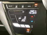 【オートエアコン】一度お好みの温度に設定すれば、車内の温度を検知し風量や温度を自動で調整。暑い&hellip;寒い&hellip;と何度もスイッチ操作をする必要はありません。快適な車内空間には必須の機能ですね♪