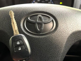【キーレス】少し離れた場所からでもボタン一つでドアの開錠・施錠ができるのでとっても便利!ドアの鍵穴周りに傷をつけることもありません♪