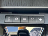 【リモート機能つきアドバンストパーク】専用スマートフォンアプリの使用で、車外から遠隔駐車・出庫が可能な先進機能。広い場所で乗り降りしたい時に便利です♪