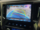 【バックカメラ】駐車時に後方がリアルタイム映像で確認できます。大型商業施設や立体駐車場での駐車時や、夜間のバック時に大活躍!運転スキルに関わらず、今や必須となった装備のひとつです!