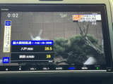 テレビ番組を画面に表示でき、停車中の待ち時間などに映像を視聴できます。ニュースや天気予報などを確認したい場面にも便利な装備です。映像視聴は安全に配慮し、停車時にお楽しみください。