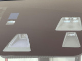【スマートシティブレーキサポート】低速走行中に前方の車両等を認識し、衝突しそうな時は警報とブレーキで衝突回避と被害軽減をアシスト。より安全にドライブをお楽しみいただけます。