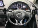 インテリアに合わせたデザインのステアリングは、運転される方のことも考え、運転しやすい形状、大きさです。是非一度、実際に触ってお確かめください。
