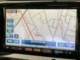 地図上に現在地や道路、周辺情報が表示され、目的地までの位置関係を把握しやすい画面です。表示範囲を確認しながら、行き先の確認に活用できます。