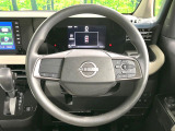 インテリアに合わせたデザインのステアリングは、運転される方のことも考え、運転しやすい形状、大きさです。是非一度、実際に触ってお確かめください。