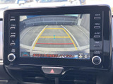 後方映像にガイド線が表示され、駐車時に車両後方や周囲の位置関係を確認する際に役立ちます。画面で状況を確かめながら、駐車操作を進められる便利な装備です。