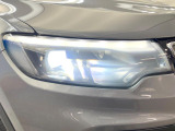 ●LEDヘッドライト:夜間走行時も良好な視界を確保し安心して運転できる高輝度LEDヘッドライトを装備!点灯速度が早く、消費電力も抑えられています。