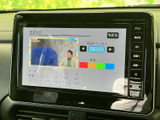 テレビの受信状況を画面で確認でき、停車中には映像を視聴してひと息つく時間にも活用できます。チャンネルや受信レベルも表示され、見たい番組を選ぶ際に便利です。