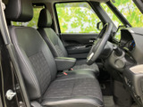 前席は座面と背もたれにゆとりが感じられ、運転席まわりの見通しも良好です。窓から光が入り、乗り込んだ際の明るさも伝わります。毎日の移動を快適に過ごしたい方におすすめです。