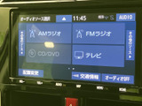 ラジオやテレビなど、利用できるオーディオソースが画面に並び、選びたい項目を確認しやすい表示です。交通情報やオーディオ停止の項目もあり、用途に応じて選択できます。