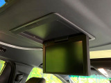 【12.8型フリップダウン】大画面モニターで後席でもエンタメをお楽しみいただけます。家族や友人とお出かけする機会が多い方に大人気です♪