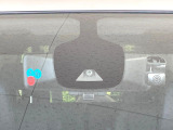 【エマージェンシーブレーキ】走行中に前方の車両等を認識し、衝突しそうな時は警報とブレーキで衝突回避と被害軽減をアシスト。より安全にドライブをお楽しみいただけます。
