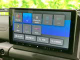 FM・AMやテレビ、Bluetooth、USBなどの選択肢が画面上に並び、使いたい項目を見つけやすい構成です。複数の音源を選べるので、普段の好みに合わせて活用できます。