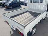 積み下ろしのしやすいデッキにはたっぷりと荷物を積み込んでいただけます。遊びから仕事まで、様々なシーンで頼れます♪