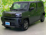角張ったボディと力強いフロントマスクが目を引く佇まいです。明るい色のヘッドライトや見切りのよい外形が印象的で、街中でも存在感を放ちます。落ち着いたボディカラーも魅力です。