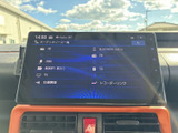 オーディオソースを画面から確認でき、ラジオやBluetooth Audioなど選択肢が表示されています。利用したい音源を見つけやすく、日々の移動中も好みに合わせて活用できます。