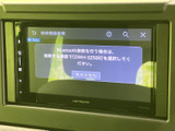 接続機器の検索画面を表示しており、画面上の案内に沿って設定を進められます。タッチ操作で目的の項目を確認しやすいのも魅力です。