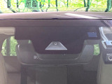 【プリクラッシュセーフティ】前方の車両等を検知し、衝突しそうな時は警報で注意を促し、ブレーキを踏む力をサポート。ブレーキを踏めなかった場合は衝突被害軽減ブレーキが作動、衝突回避をサポートします。