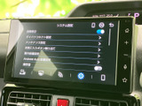 各種設定メニューが画面に一覧で表示され、項目を確認しながら選べます。案内や接続に関する設定にもアクセスしやすく、日常の利用に合わせて扱いやすい装備です。