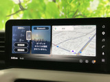 地図表示とオーディオの接続案内を一画面で確認でき、必要なメニューへスムーズにアクセス。毎日の移動を支える情報をまとめて扱える、見やすい画面構成です。