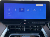 FMやAM、テレビ、Bluetoothなど、使いたい音源を画面から選べるメニューを表示。通勤やお出かけの際も、その日の気分に合わせて音楽やラジオを楽しめます。