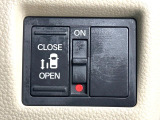 【パワースライドドア】スマートキーや運転席のスイッチでスライドドアの開閉が可能♪電動だから力を入れてドアを開ける必要が無く、小さいお子様でも、重い荷物を持っている時もラクに開け閉めできます♪