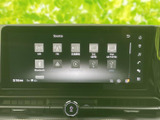 ラジオやテレビ、接続機器などの選択肢が一覧で表示され、使いたい音源を確認しやすい画面です。日常の用途に合わせて選べる便利な装備です。