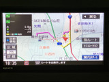 目的地までのルートを画面で確認でき、案内開始やルート選択も表示に沿って行えます。現在地や周辺の道路を見ながら行き先を設定できるので、慣れない道へのお出かけにも役立ちます。