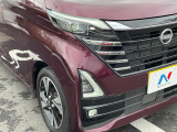 【LEDヘッドライト】悪天候や夜間走行時も良好な視界を確保し安心して運転できる高輝度LEDヘッドライトを装備!点灯速度が早く、消費電力も抑えられています。