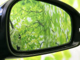 ミラー面は周囲の様子を確認する際に役立ち、車内からの後方確認をサポートします。視界の広さや見え方は、実際に座った位置からご自身でお確かめいただくのがおすすめです。