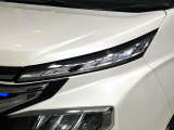 【LEDヘッドライト】悪天候や夜間走行時も良好な視界を確保し安心して運転できる高輝度LEDヘッドライトを装備!点灯速度が早く、消費電力も抑えられています。