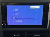FM・AMラジオやテレビ、交通情報などを画面から選べる構成です。必要な項目を見分けやすく、気分や状況に合わせて音声コンテンツを切り替えられます。