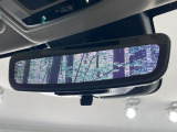 【アドバンスドルームミラー】後席の大きな荷物や同乗者で後方が確認しづらい時でも安心!カメラが撮影した車両後方の映像をルームミラー内に表示。クリアな視界で状況の確認が可能です!