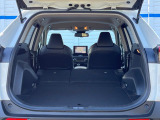 普段のお買い物や通勤、送迎等に十分な荷室スペースを確保しております。セカンドシートを倒すと、大きな荷物の積載も可能です♪