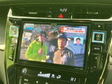 テレビ番組を画面で視聴できる装備です。停車中の休憩時間などに映像を楽しめるため、車内で過ごすひとときにも活用いただけます。視聴は停車中にお楽しみください。