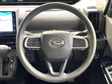 インテリアに合わせたデザインのステアリングは、運転される方のことも考え、運転しやすい形状、大きさです。是非一度、実際に触ってお確かめください。